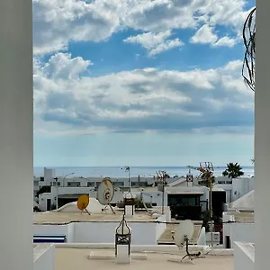 Apartment Cozy And Sunny Over The Rooftops, Puerto del Carmen (Lanzarote)